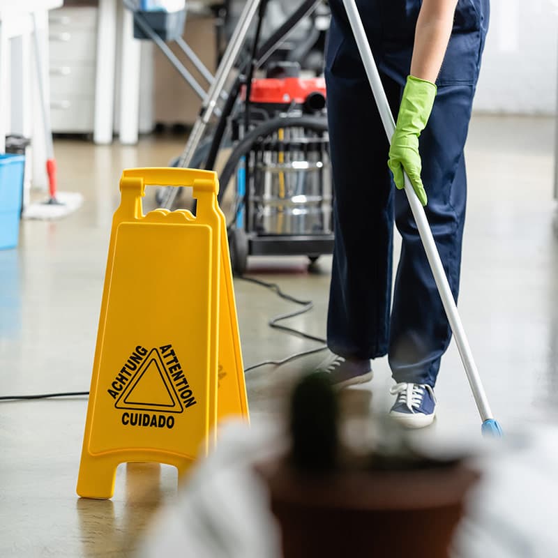 Nassreinigung von Böden